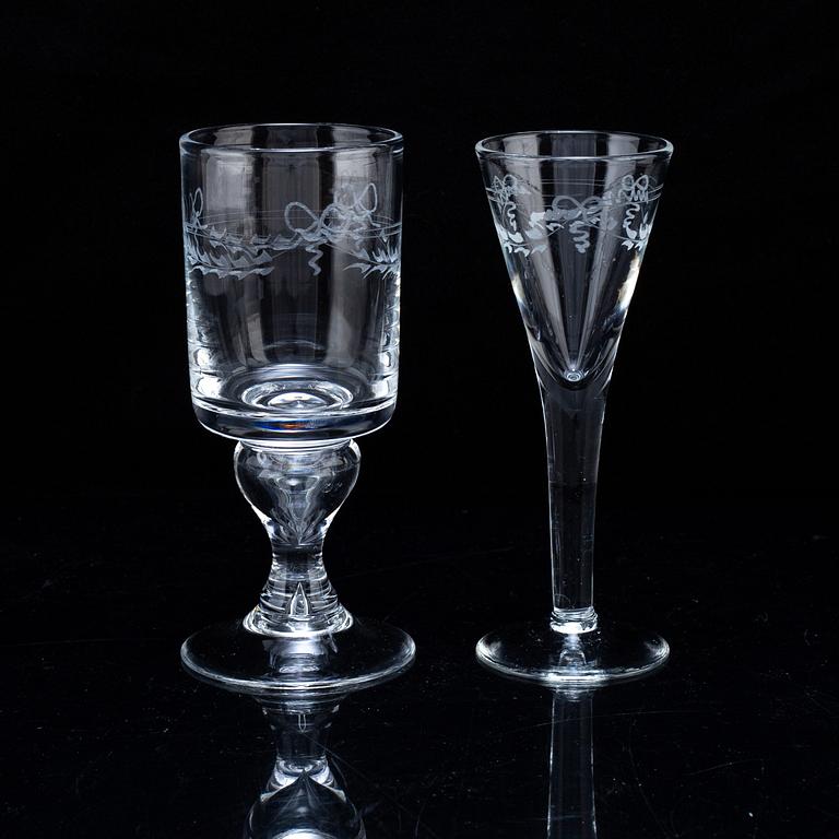 SNAPSGLAS, 12 st, och VITVINSGLAS,  12 st, "Antik", Reijmyre Glasbruk.