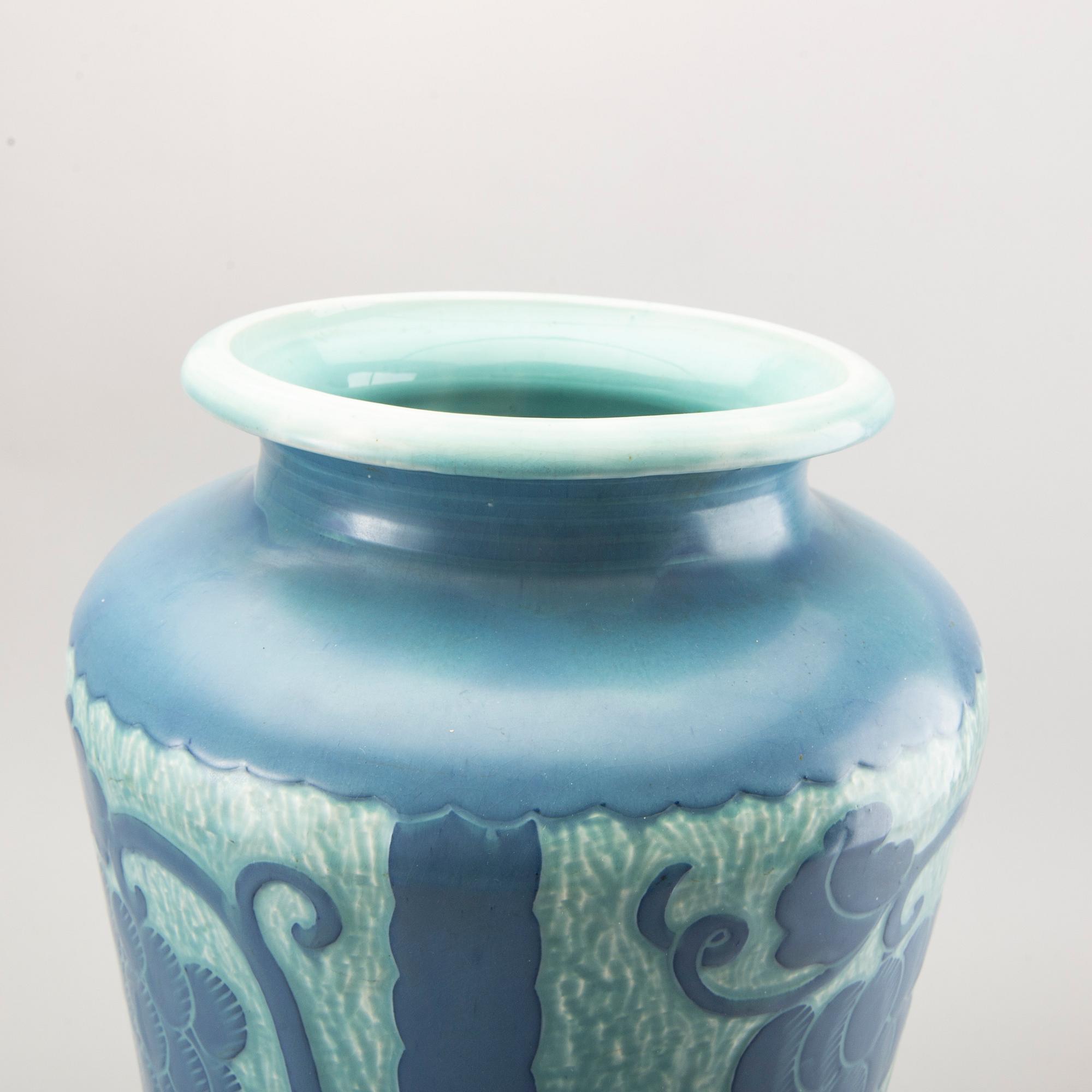 Josef Ekberg, vas sgrafitto daterad Gustavsberg 1920.