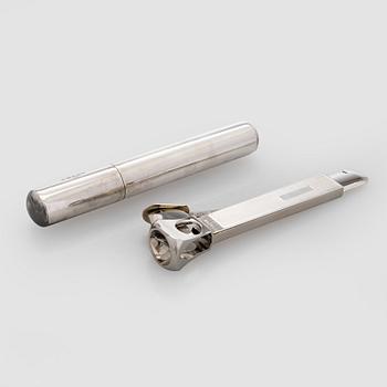 Cigar holder and cigar cutter in sterling silver, Carrs, Sheffield 2005, and Birmingham 2000.