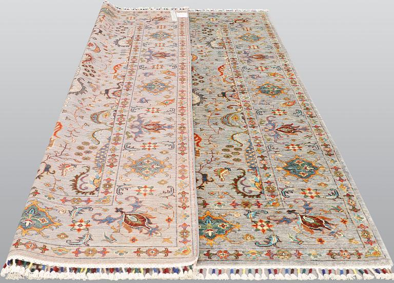 A rug, Ziegler Design, approx. 240 x 172 cm.