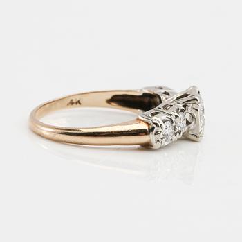 Ring in 14K white and red gold with round brilliant-cut diamonds.