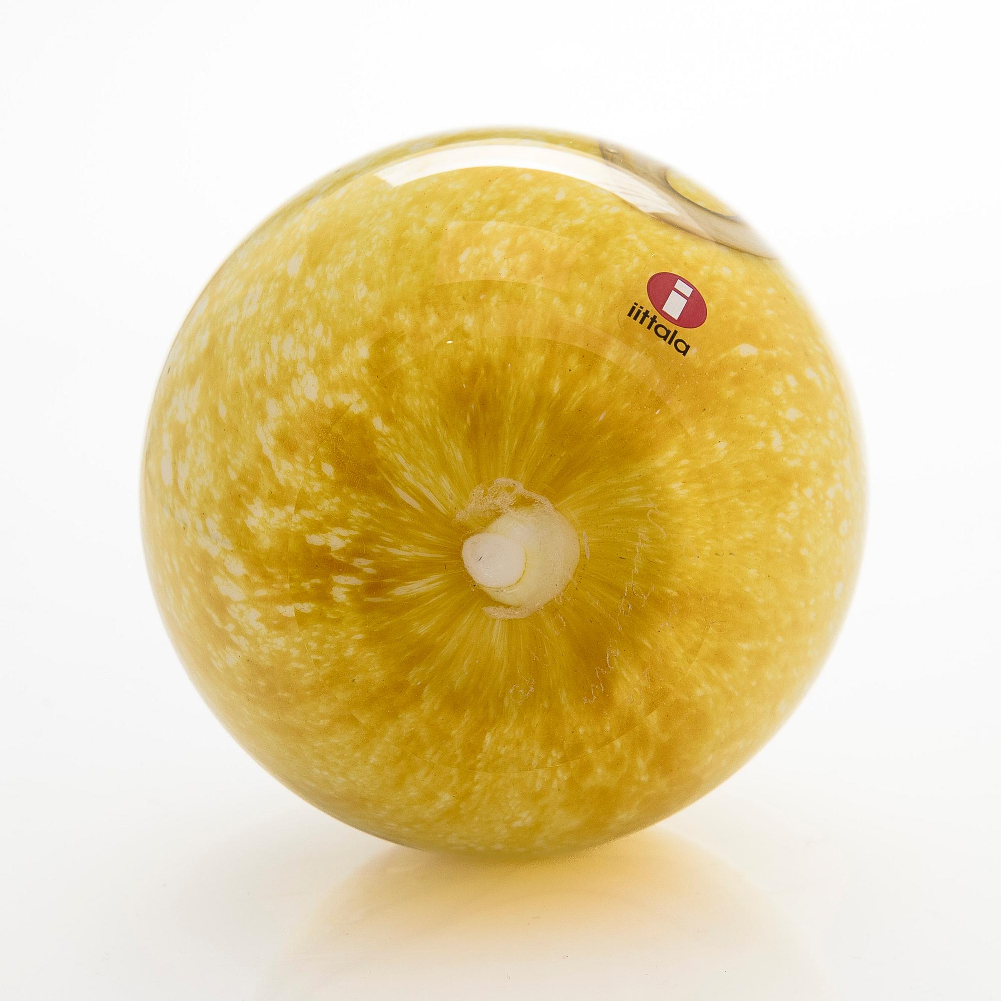 Oiva Toikka, a "Steller's Eider" glass bird and egg, signed O. Toikka Nuutajärvi 2006, the egg numbered 668/750.