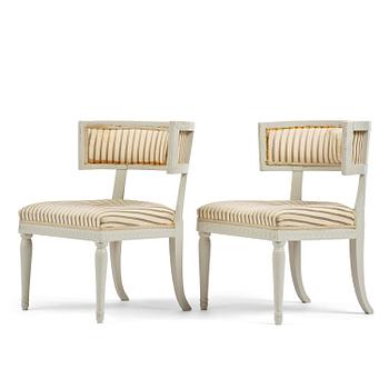67. A pair of late Gustavian klismos chairs, late 18th century.