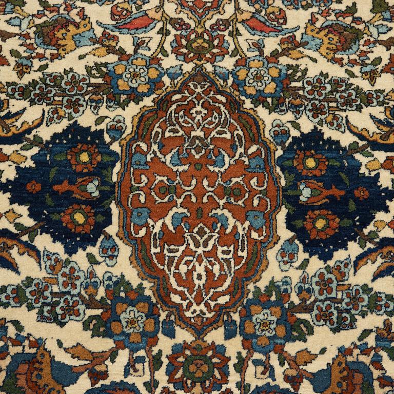 MATTA, semiantik Isfahan, ca 216 x139 cm.