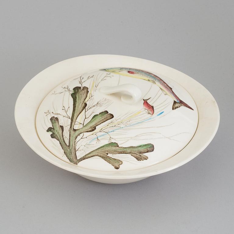 A 15 pieces porcelain servis by Johnson Bros, England, second half 20th century.