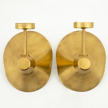 Hans Bergström, a pair of model V319 brass wall lights, Ateljé Lyktan.