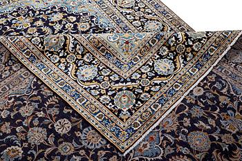 A Kashan carpet, c. 393 x 271 cm.