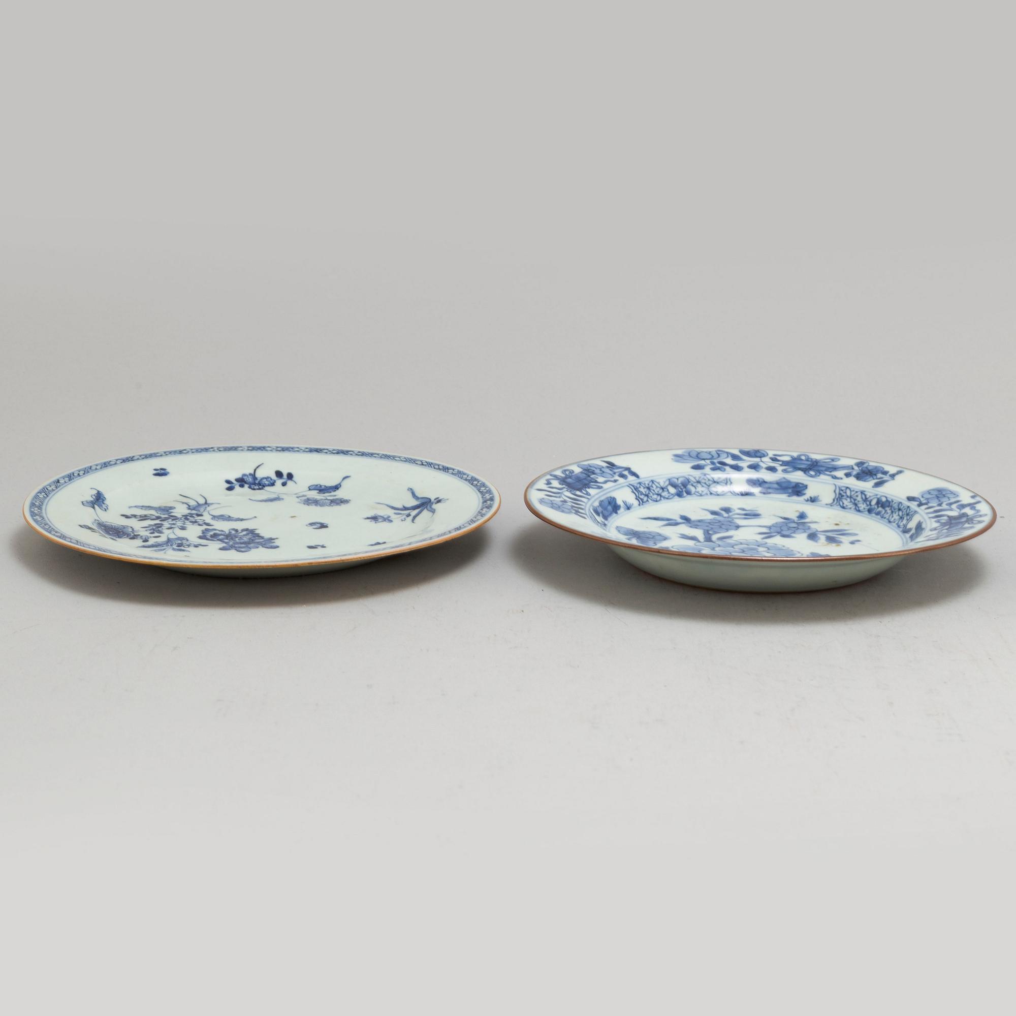 Four blue and white and cappucciner glazed porcelain plates, dish and vase, Qing dynasty, 18th century.