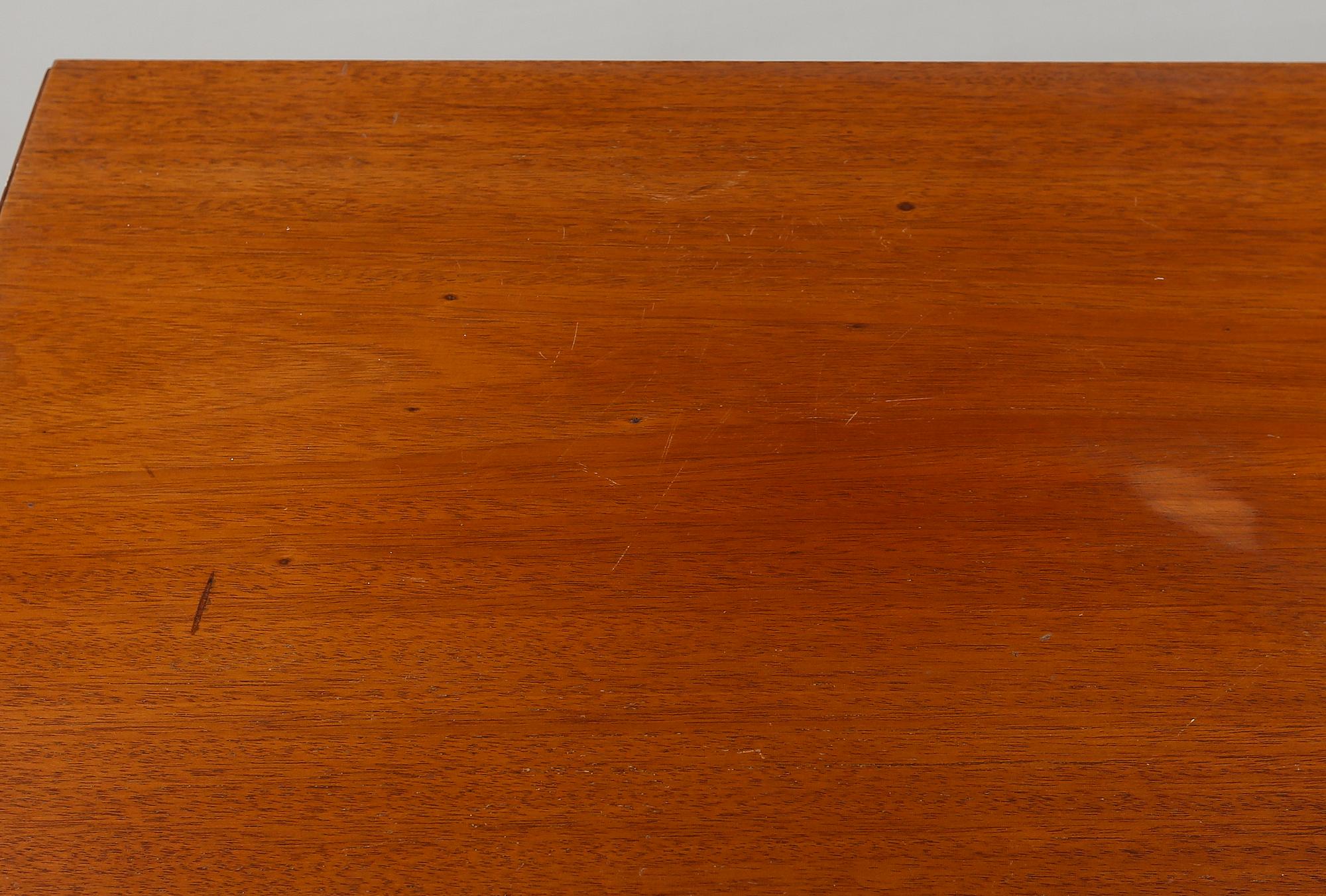 SIDEBOARD, 1900-talets första hälft.