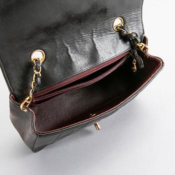 CHANEL, "Diana", axelbandsväska, år 1996-1997.