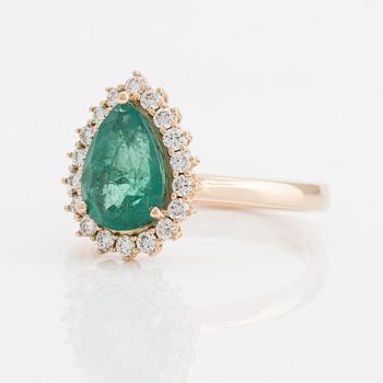 Ring with pear-shaped emerald and brilliant-cut diamonds.