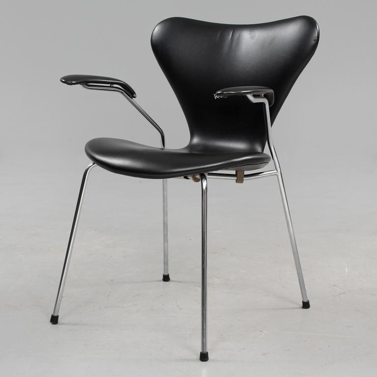 KARMSTOL, "Sjuan", Arne Jacobsen, Fritz Hansen, detta exemplar tillverkat 1974.