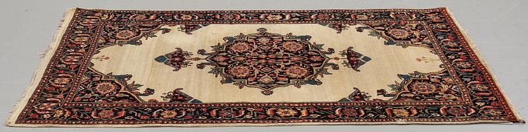 A rug, antique West Persian, possibly Feraghan/Malajir, ca 197,5 x 129,5-131 cm.