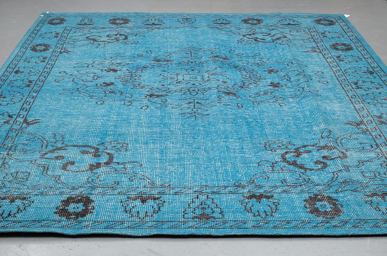 An oriental carpet, ca 365 x 264 cm.