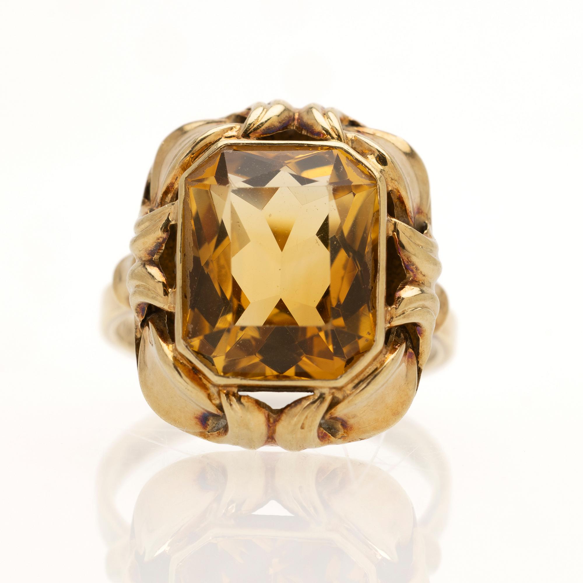 14K gold ring with a citrine.