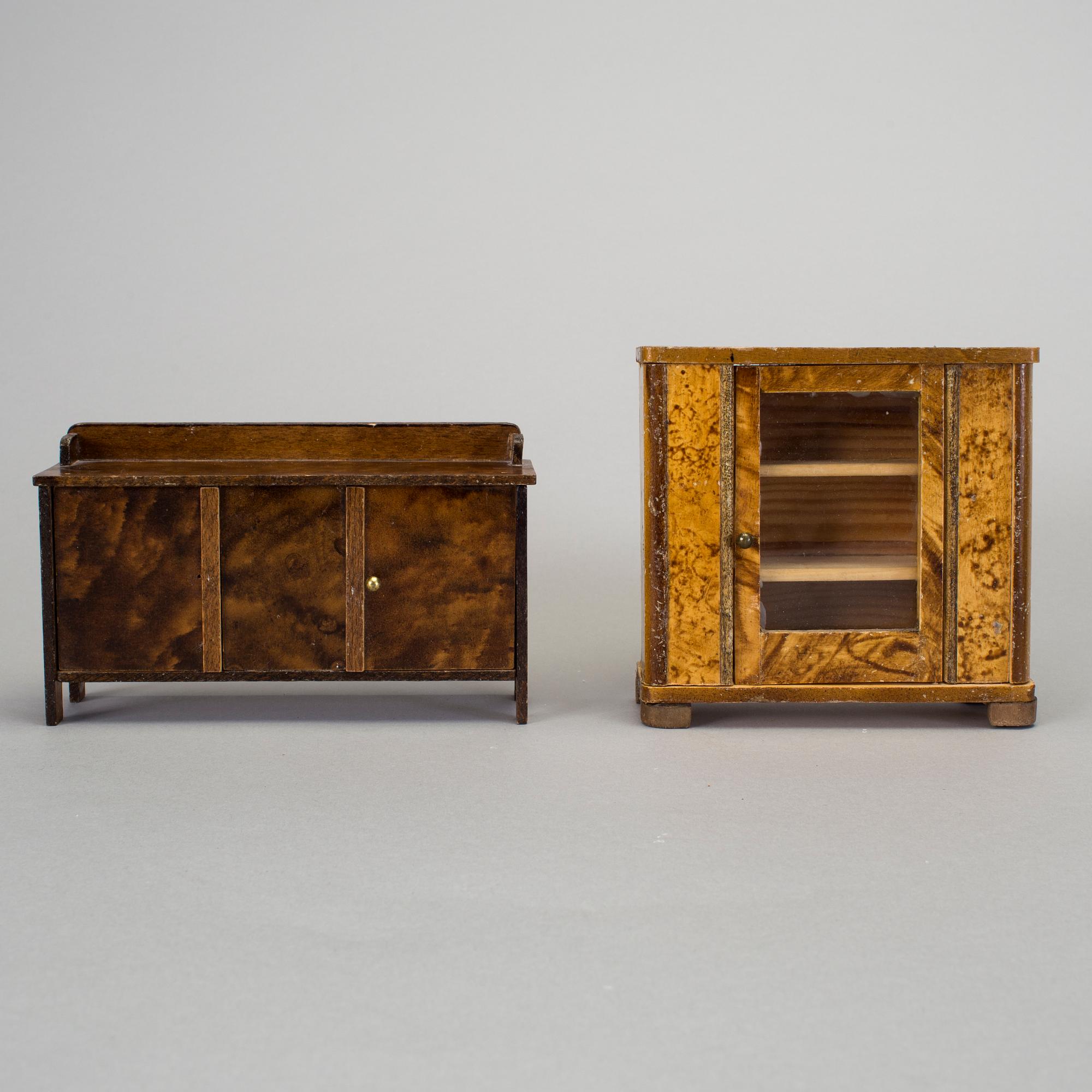 A lot of 11 pieces of doll house furniture probably by Paul Hübsch 1930/40s.