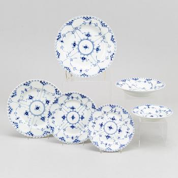 A dining service, procelain, 116 pcs, full lace "Musselmalet" from Royal Copenhagen.