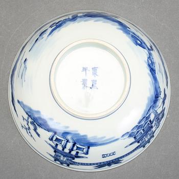 SKÅL, porslin, Kina, 1800-tal med Kangxis märke.