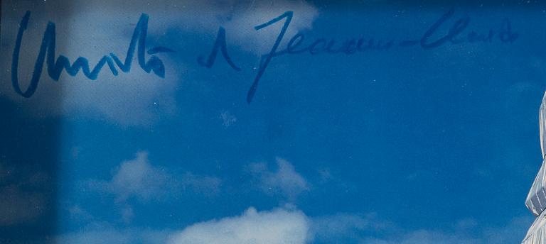 CHRISTO & JEANNE-CLAUDE, off set in colours, signed.
