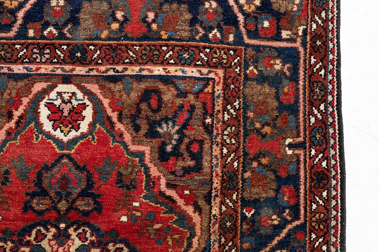 Carpet, Mahal/Bakhtiari, 150 x 218 cm.