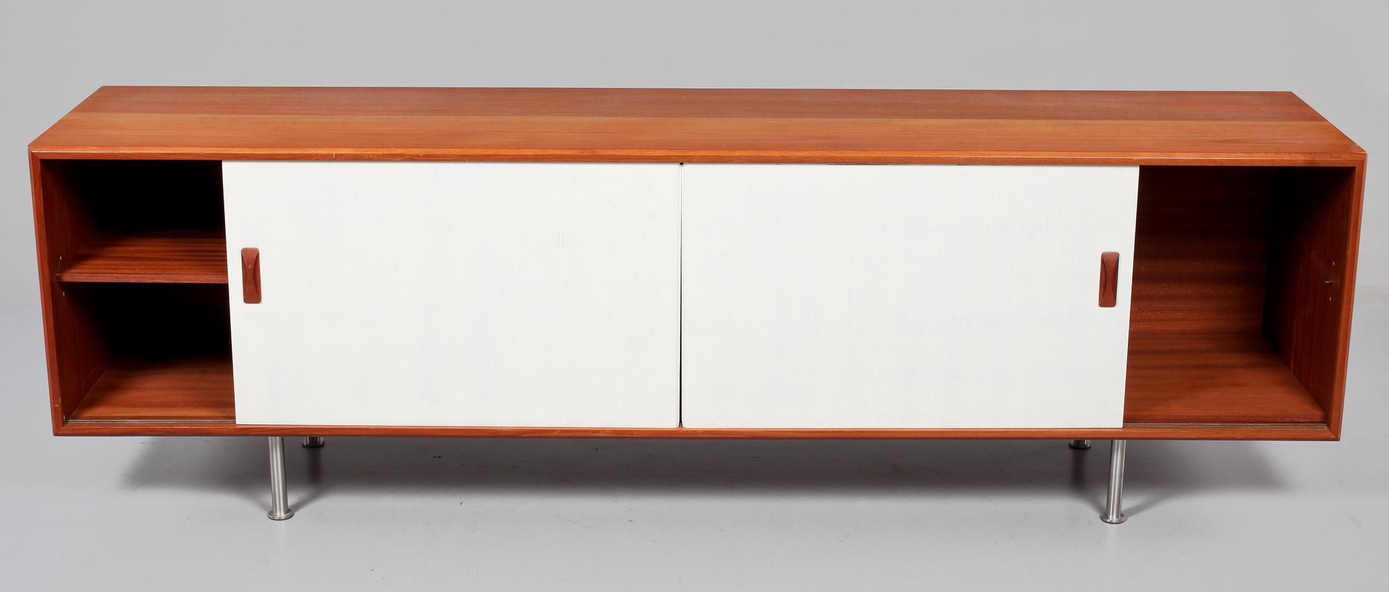 SIDEBOARD, Clausen & Søn, Silkeborg, Danmark, 1900-talets tredje kvartal.