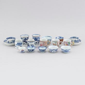 16 chinese porcelain cups from the 18th/19th and 20th century.