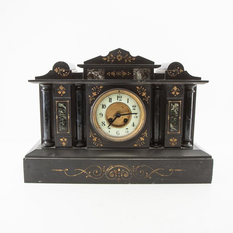 Table garniture 3 dlr early 20th century.