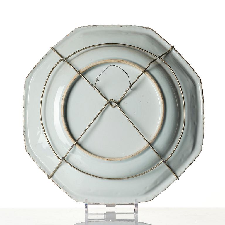 A large iron red decorated 'pie-crust' dish, Qing dynasty, Kangxi (1662-1722).