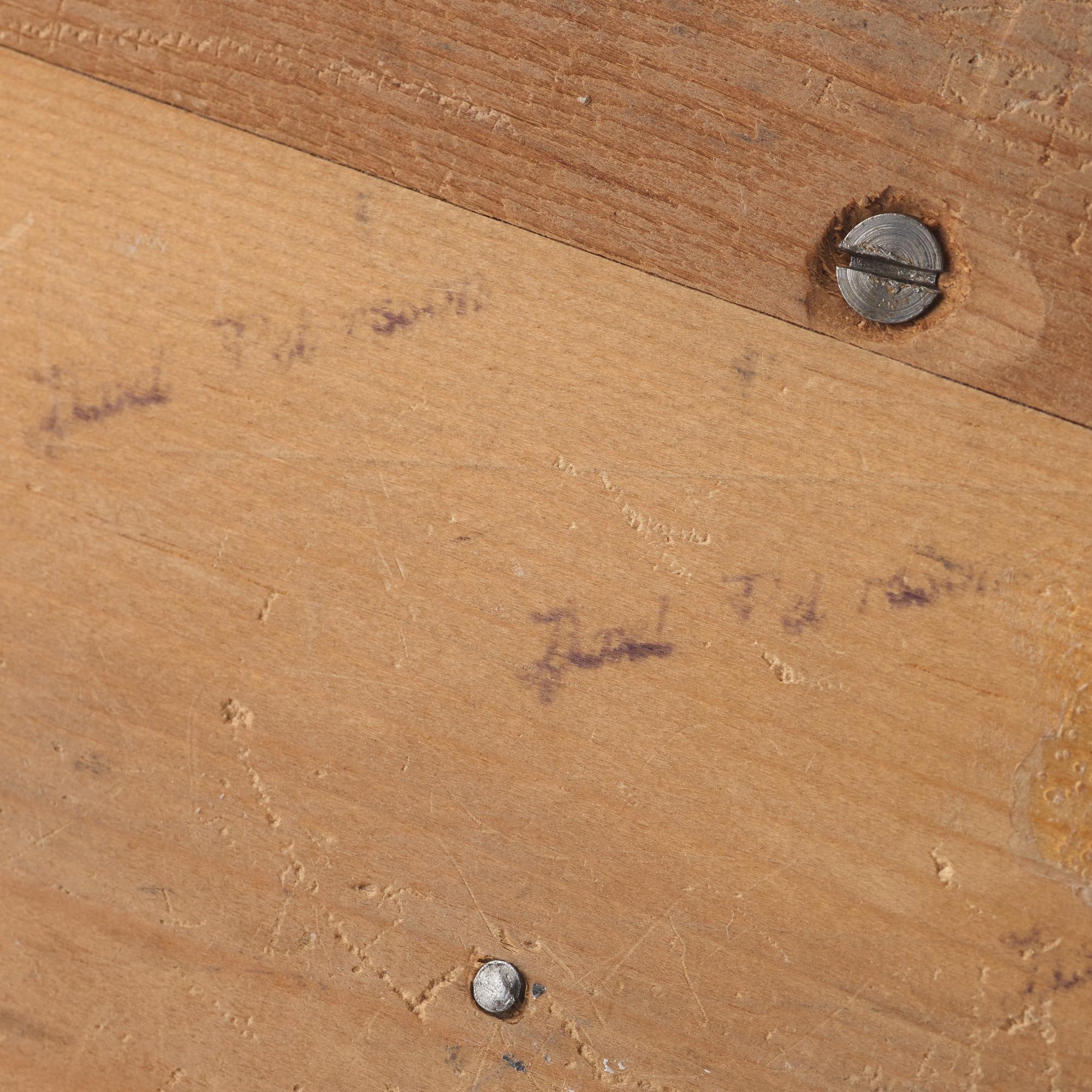 Axel Petersson Döderhultarn, Standing accordionist.