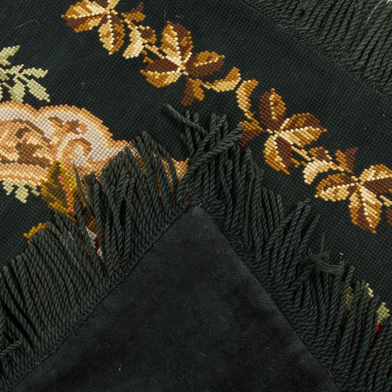 BRODERAD MATTA, nyrokoko, sent 1800-tal, 173 x 128 (utan fransar).