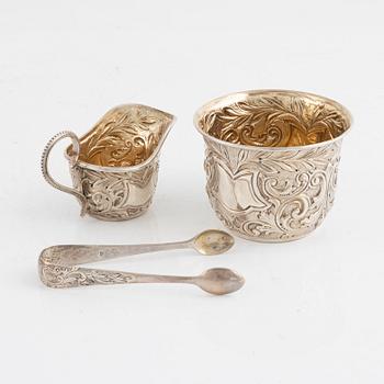 A silver sugar bowl with thongs and a creamer, in original box, Mappin & Webb, London, England, 1900-1901.