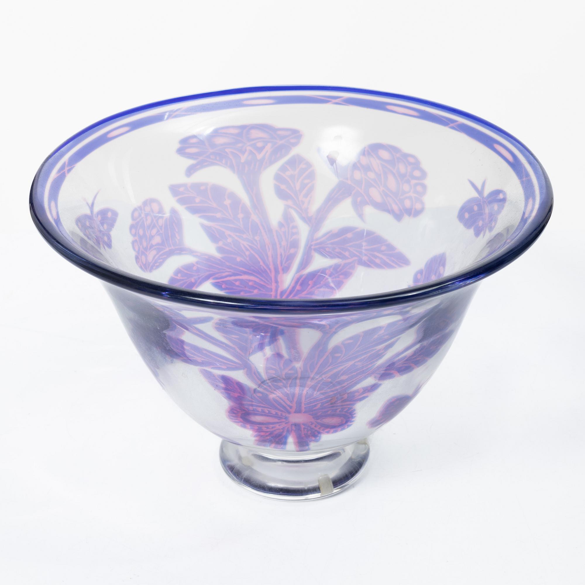 Wilke Adolfsson, a glass bowl.