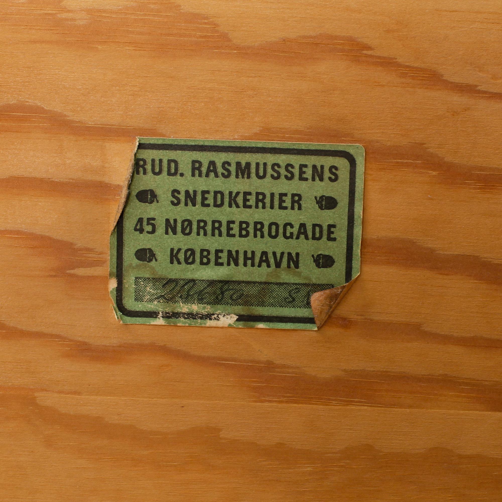 SKÅPSEKTION, Mogens Koch för Rud Rasmussen, Danmark, 1900-talets andra hälft. Etikettmärkt undertill.