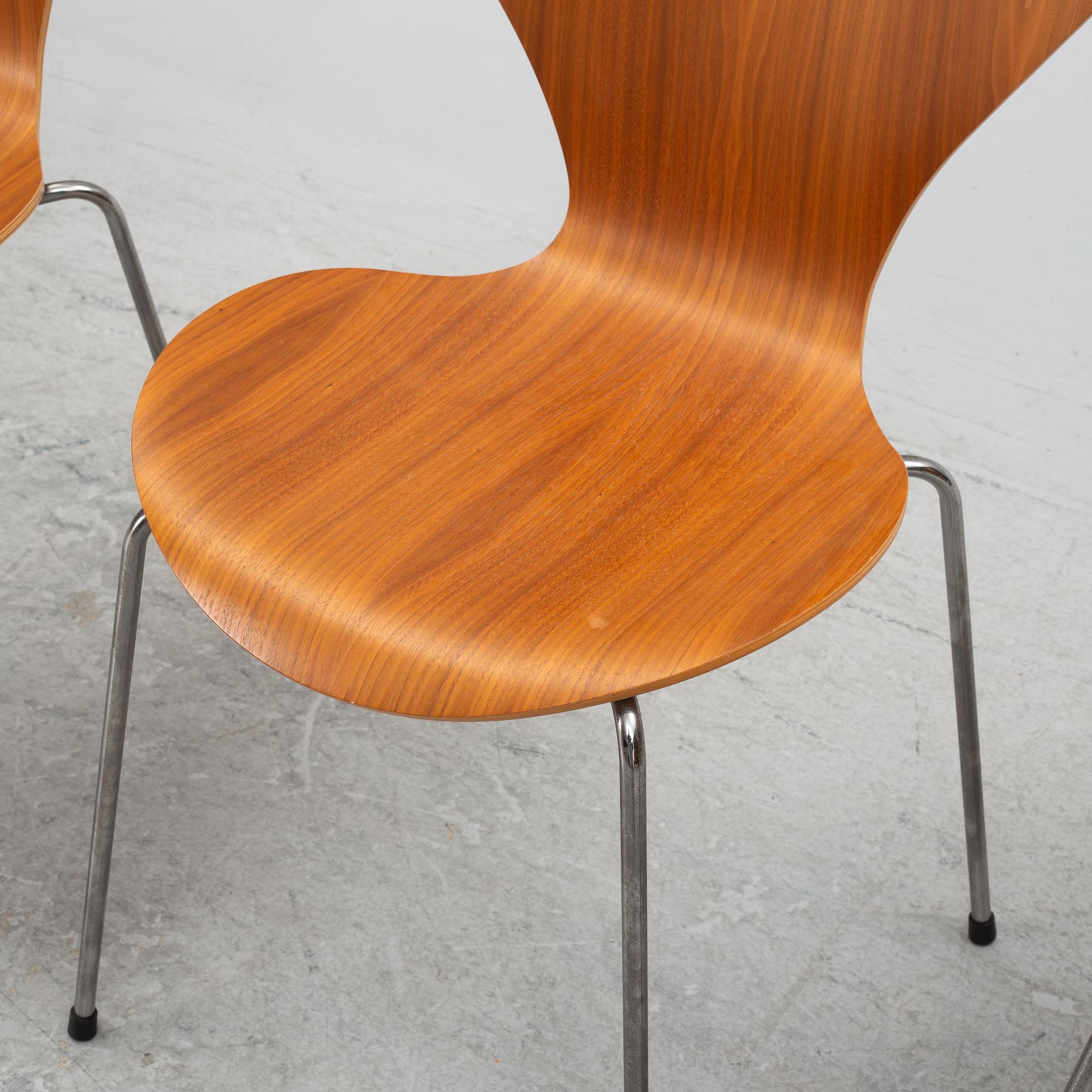 Arne Jacobsen, stolar , 3 st, "Sjuan" Fritz Hansen 2015.