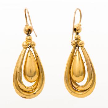 A PAIR OF EARRINGS, 14K gold, late 19th century.