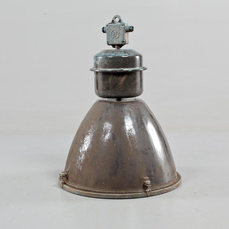 INDUSTRILAMPA, 1900-talets fjärde kvartal. Höjd 76 cm.