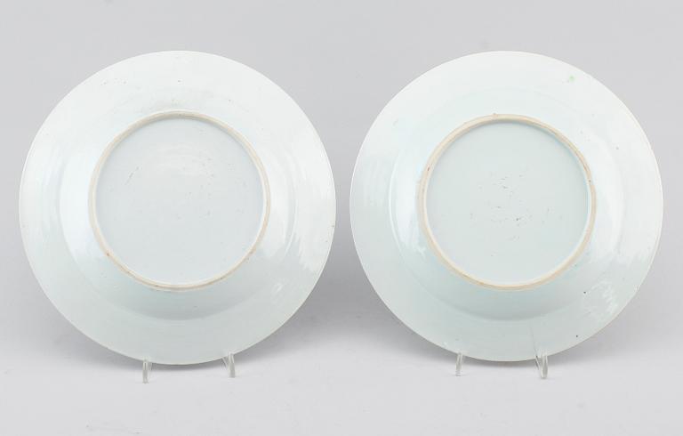 TALLRIKAR, 1 par, porslin, Kina, Qianlong 1736-1795.