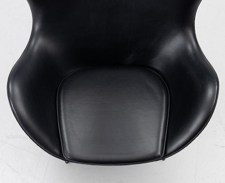 Arne Jacobsen, a 'The Egg' armchair, Fritz Hansen, Denmark, late 20th Century.