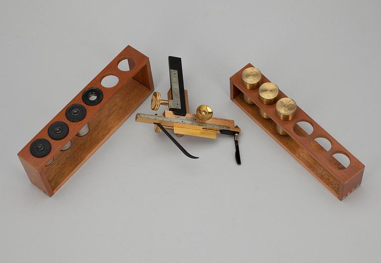 MIKROSKOP, mässing och metall, "No 2099098" Ernst Leitz Wetzlar 1910-20-tal.