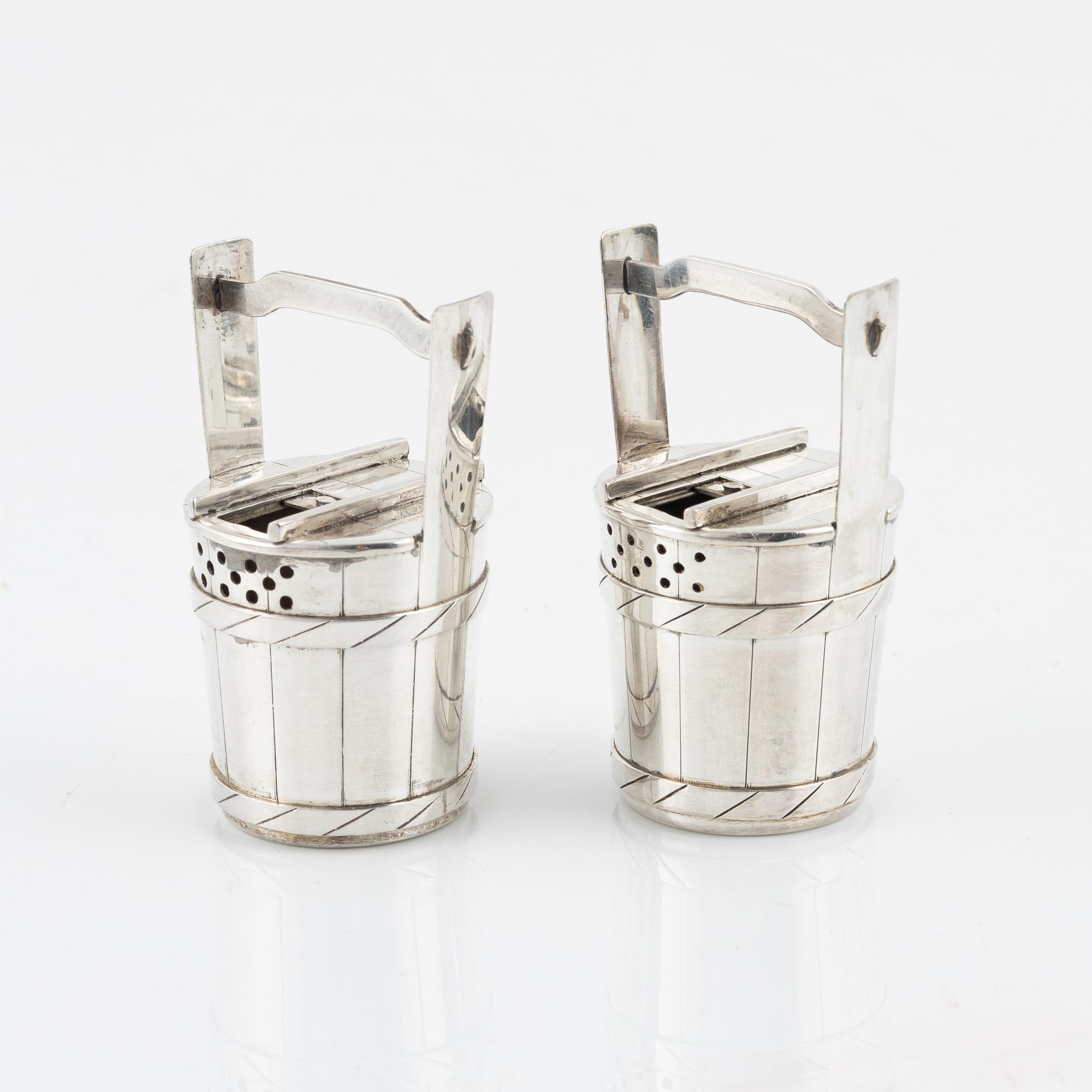 Salt- och pepparkar, ett par, sterlingsilver, Japan, 1900-talets andra hälft.