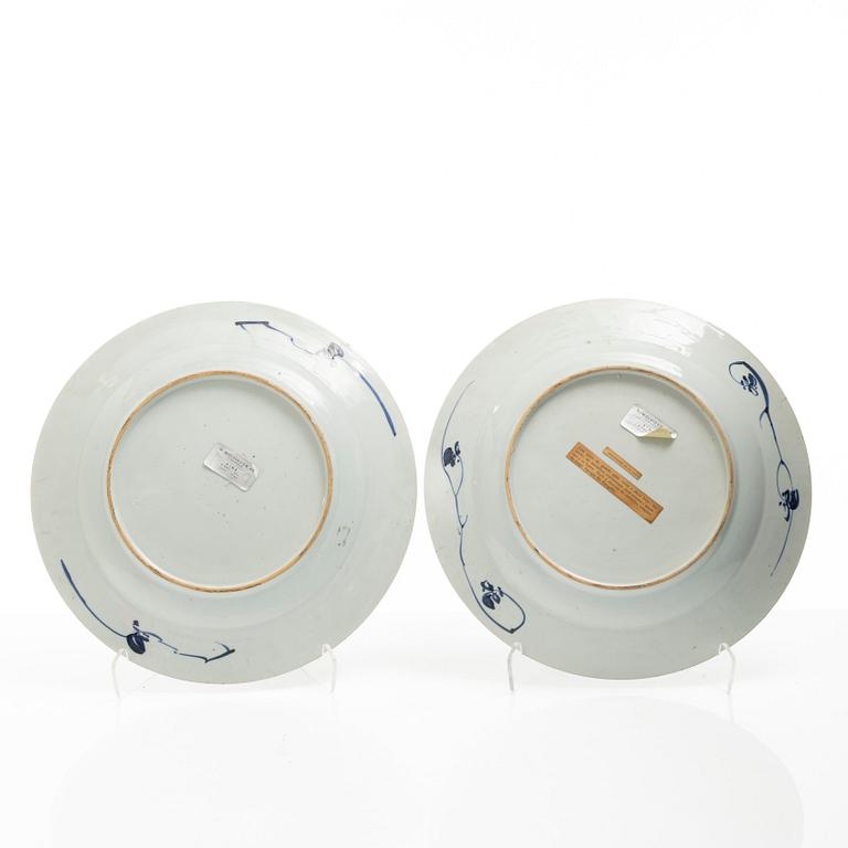 A pair of Chinese blue and white dishes, Qing dynasty, 18th century.