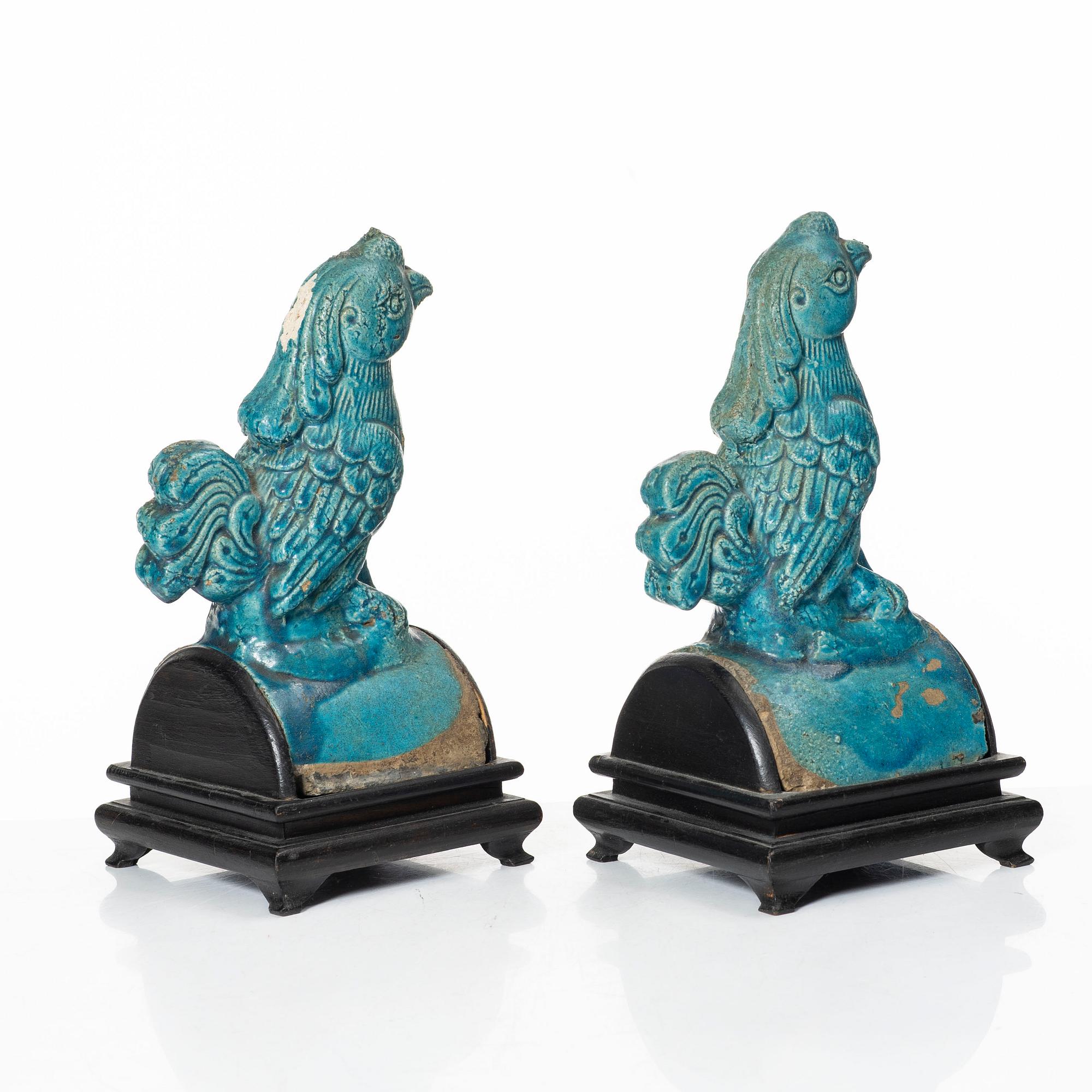 Two turquoise galzed roof tile figures of birds, late Ming dynasty.