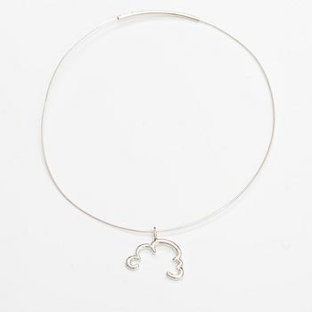 Pekka Piekäinen, Halsband "Varje moln har en silverkant", sterlingsilver. Platinoro, Åbo. För Aarikka.