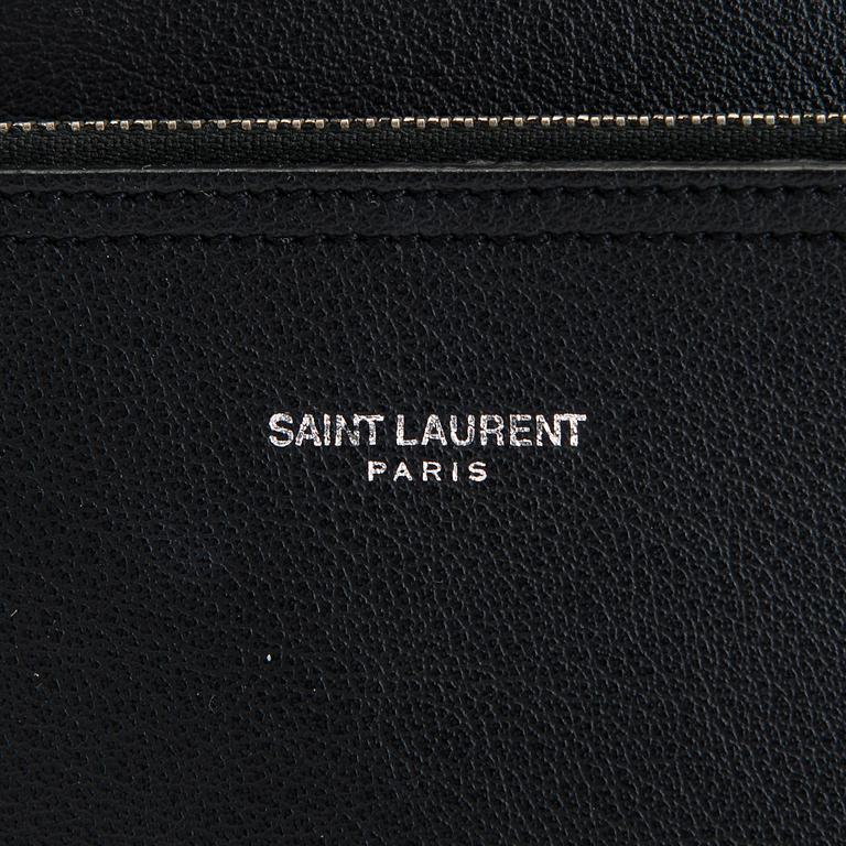 Saint Laurent, a 'Sac shopping' bag.