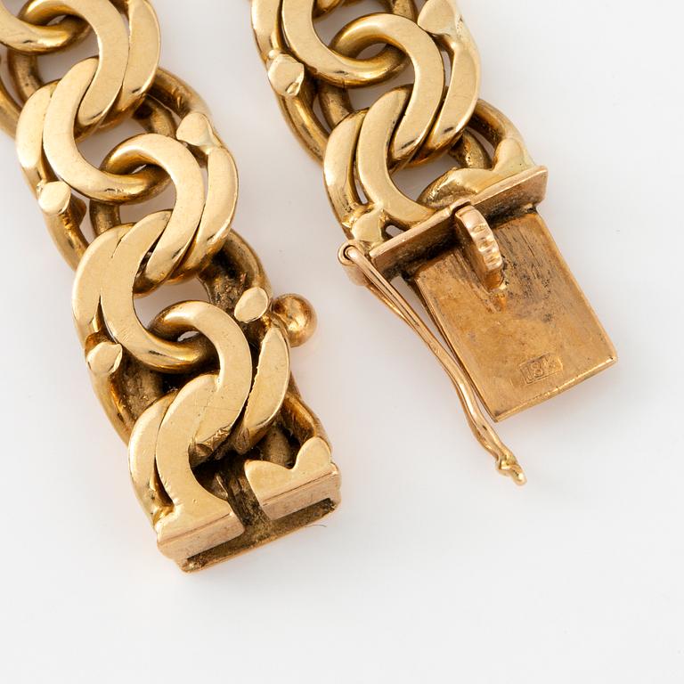 An 18K gold bracelet.