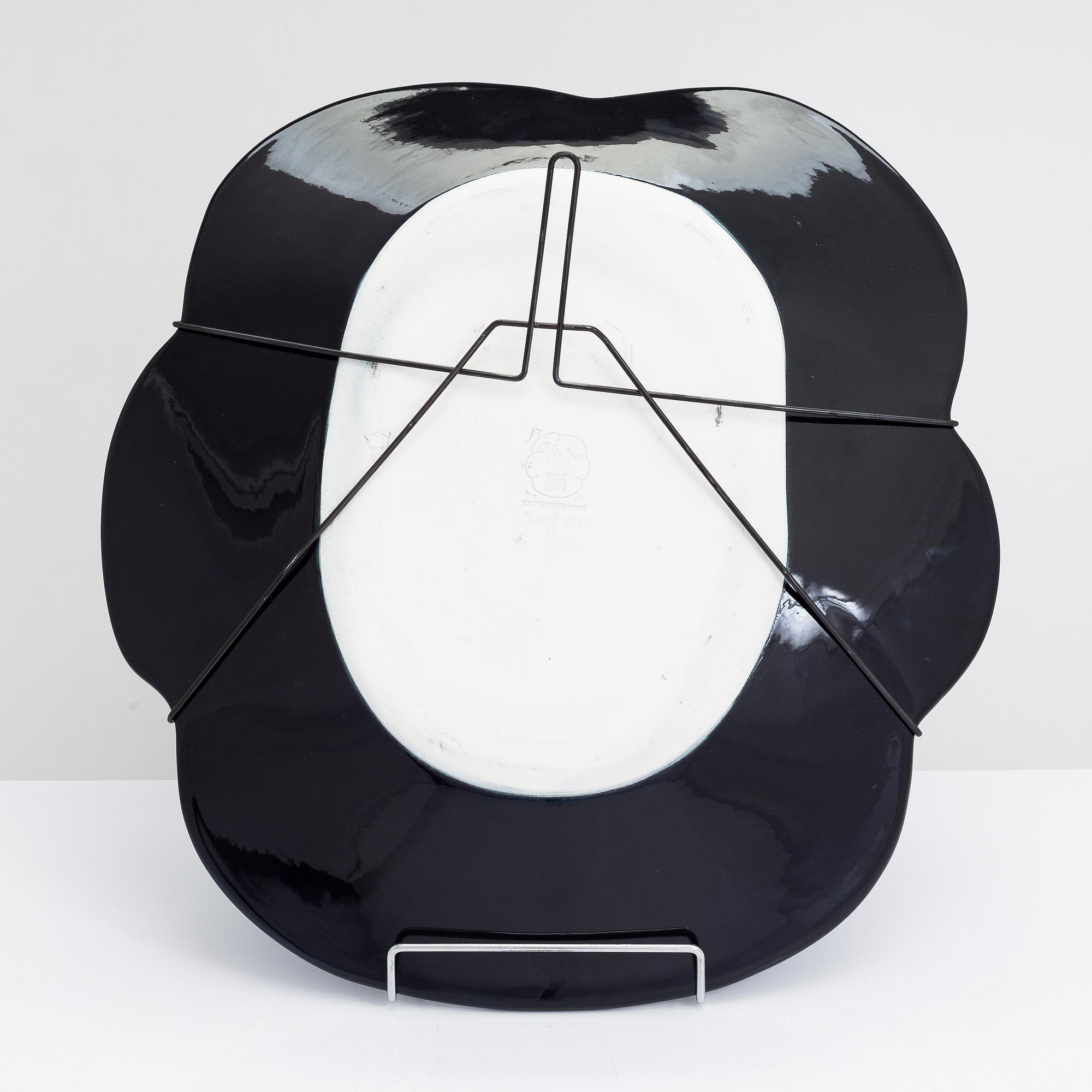 Birger Kaipiainen, fat, keramik, "Viola 1967 Arabia Finland Kaipiainen Invenit" och numrerat 234/3000.