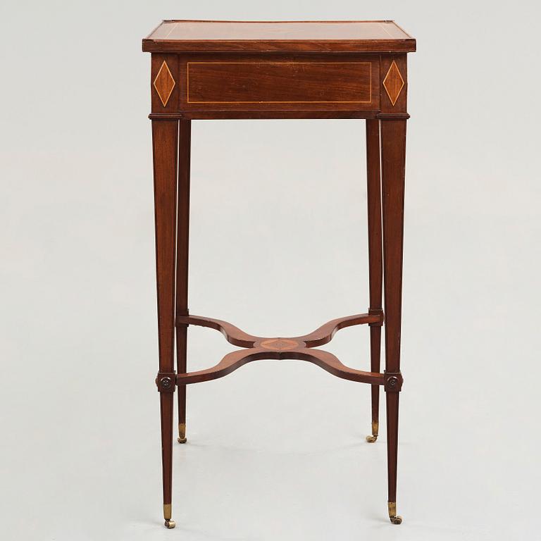 A late Gustavian sewing table by Lars Qvarnberg (master i Stockholm 1801-1813).