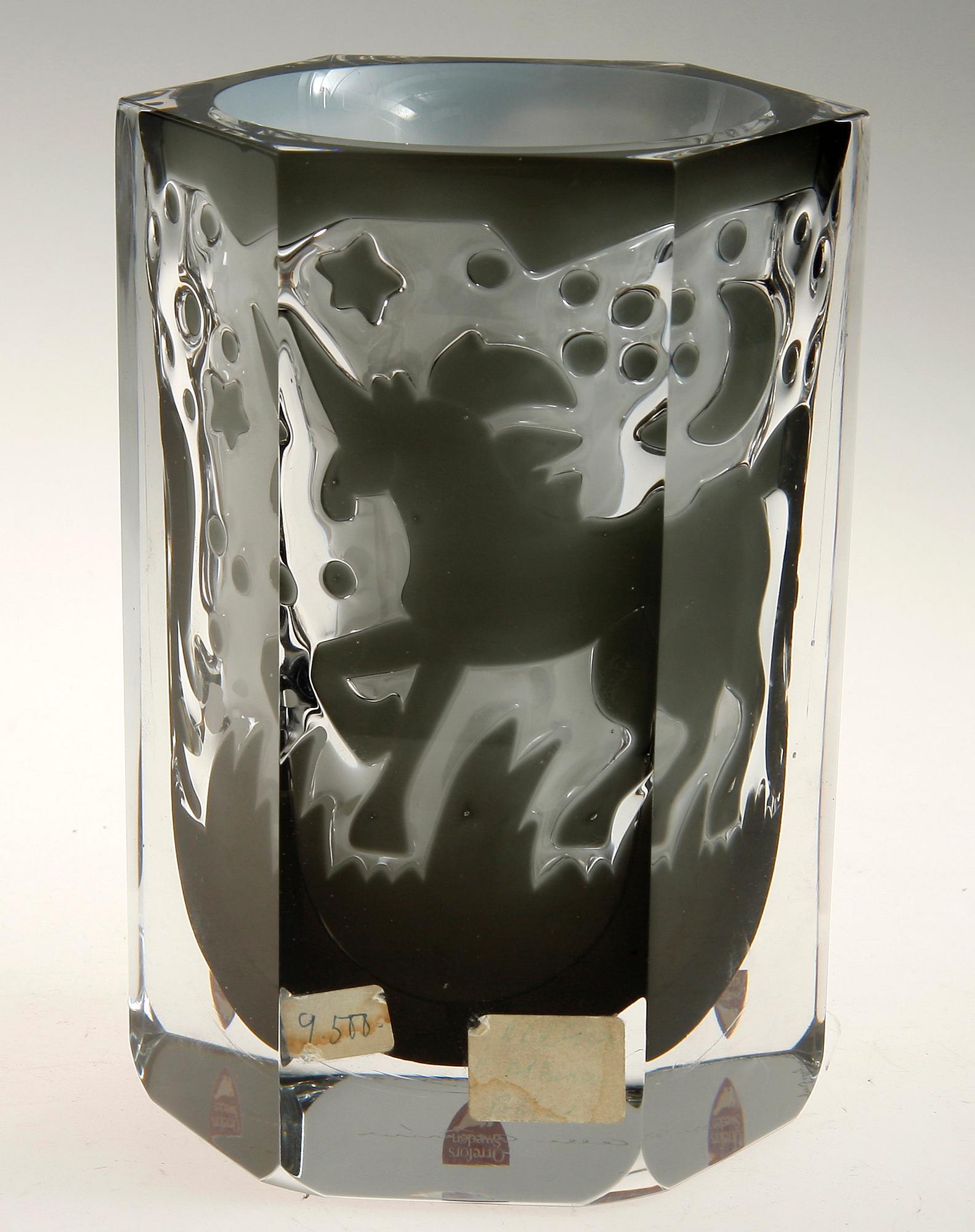 VAS, ariel, "Enhörning", Olle Alberius, Orrefors Gallery 1988, sign.
