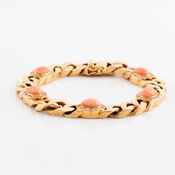 A Bucherer bracelet in 18K gold set with coral and round brilliant-cut diamonds.