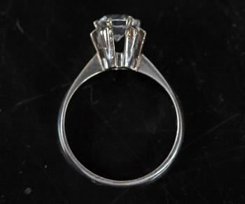 RING, 18 K vitguld med diamant ca 0,50 ct.